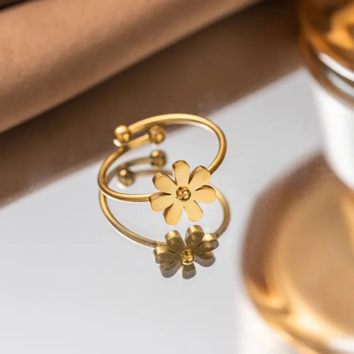 Golden Flower Ring (Adjustable)